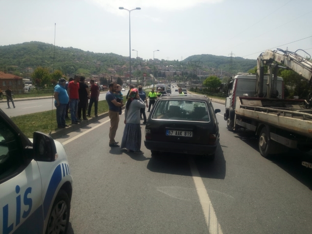 Otomobil anne ve 3 çocuğuna çarptı…