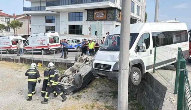 İşçi servisi ile otomobiller çarpıştı: 3 yaralı