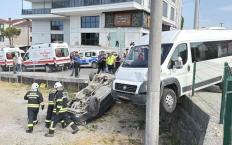 İşçi servisi ile otomobiller çarpıştı: 3 yaralı