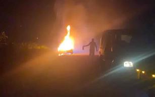 Otomobil alev topuna döndü… Sürücü ise !...