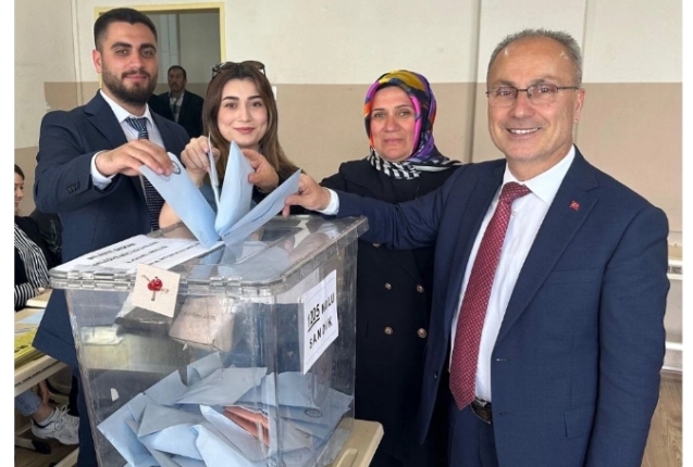 İbrahim Sezer ve ailesi oyunu kullandı.
