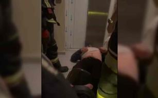 Asansör düştü… Korkudan bayıldı…
