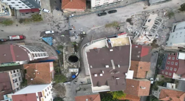 Bina yıkıldı! 12 bina mühürlendi, 45 aile tahliye edildi