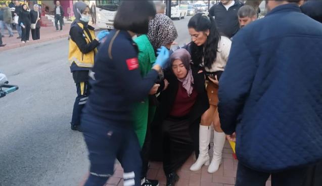 Hatalı sollama yaptı... 3 kişi yaralandı...