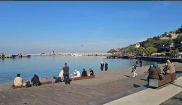 Güneşi havanın tadını denizi izleyerek çıkardılar...