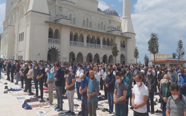 Uzun Mehmet Camii'de ilk namaz kılındı