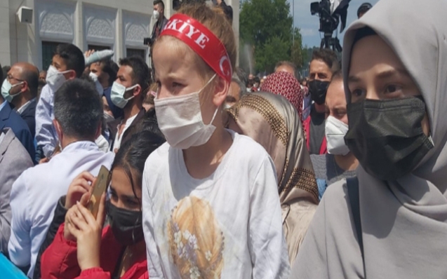 Cumhurbaşkanı Erdoğan’ı güneşin altında beklediler