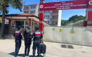 Cezaları bulunan 4 şüpheliyi jandarma ekipleri yakaladı...