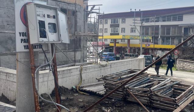 İnşaattan düşen işçi ağır yaralandı...