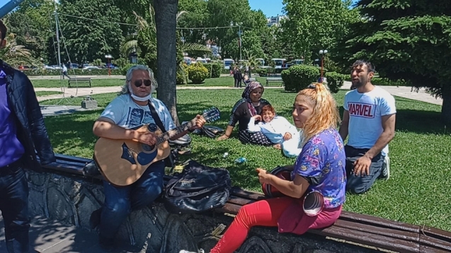 Güzel havanın tadı sahilde çıktı..