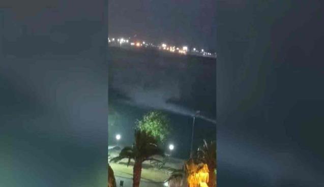 Dolaplar devrildi... Tekneler hasar aldı...
