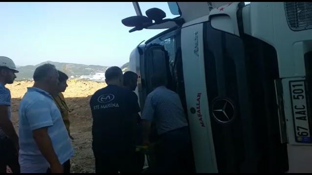 KAMYON DEVRİLDİ... 1 YARALI...