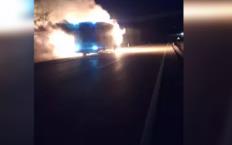 Seyir halindeki yolu otobüsü alev aldı...