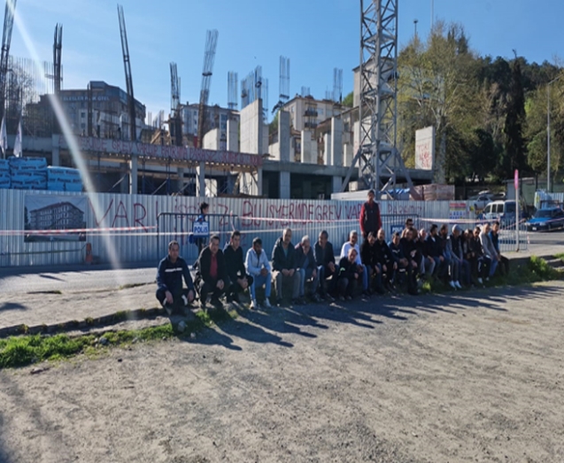 Bayramda evine gidemeyen işçiler grev yapıyor..
