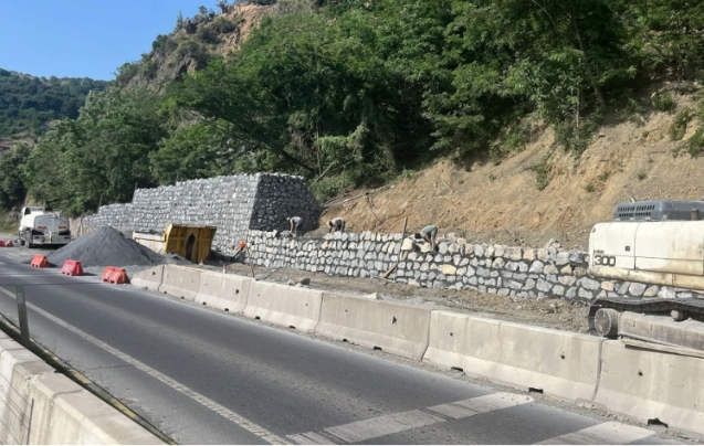 Alaplı ve Ereğli yolu heyelan bölgesi onarılıyor...