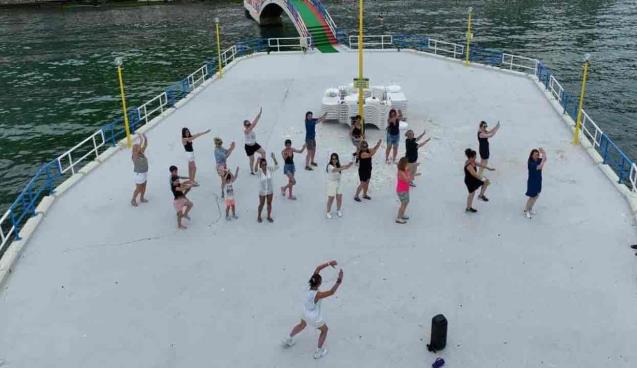 Ereğli Belediyesi BARIŞ Plajı’nda Zumba coşkusu!