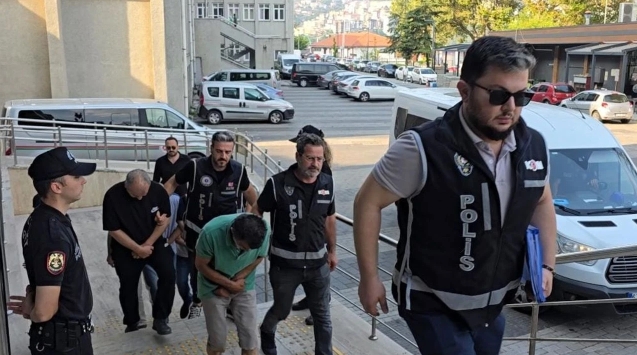 Define avcılarına suçüstü baskın...