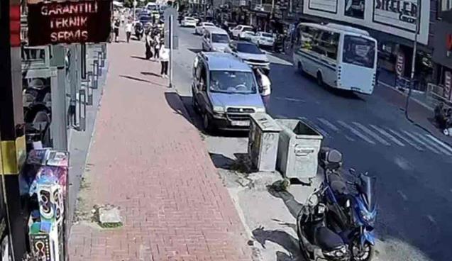 Geri manevrada yayaya çarptı… Yaralı yakını ise!...