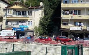 Dengesini kaybetti… Beton zemine düştü…
