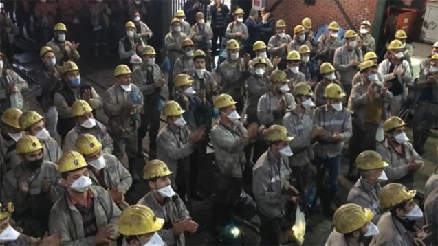 Maden işçilerinden alkışlı protesto...