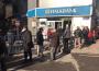 Halkbank önünde hareketlilik: Polis müdahale ediyor