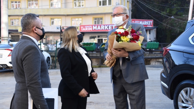 DİMDİK AYAKTAYIZ, GÖREVİMİZİN BAŞINDAYIZ...