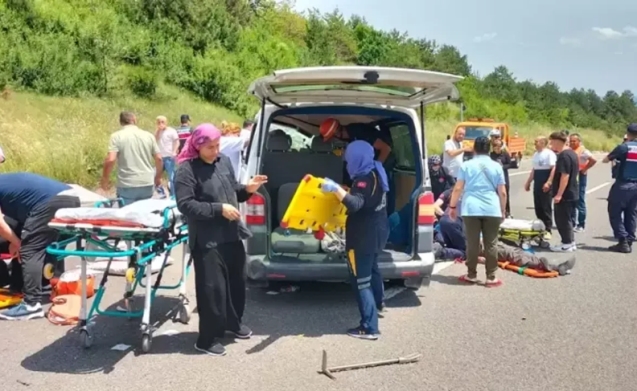 Takla atan minibüsde 1 ölü...1'i çocuk 10 yaralı...