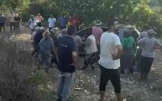 Devrilen traktörün altında kalarak yaşamını yitirdi