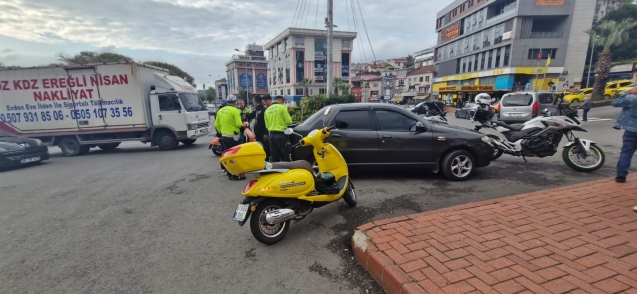 Motosiklet ile otomobil çarpıştı... Sürücü yaralandı...