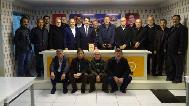 KÖY MUHTARLARINDAN, ÇAKIR'A PLAKET...
