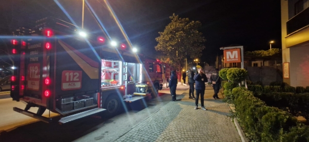 Binanın deposunda yangın çıktı... Ekipler müdahale etti..