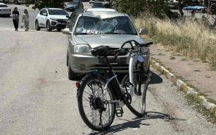 Otomobil ile elektrikli bisiklet çarpıştı; 1 ağır yaralı