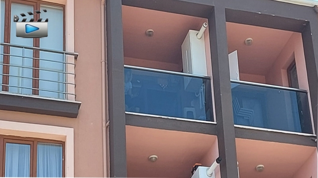KARISINI REHİN ALDI...