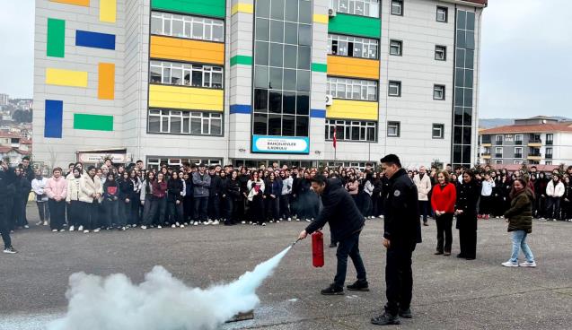 1030 kişi deprem tatbikatlarıyla bilgilendirildi…