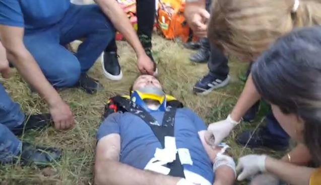 Yaralı sürücü patpat ile taşındı...