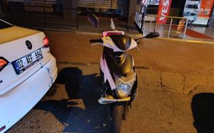 Otomobil ile motosiklet çarpıştı...